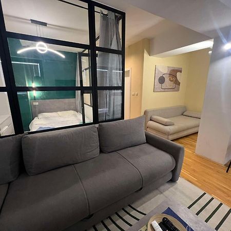 Gigi Apartment By Eluxory Skopje Esterno foto