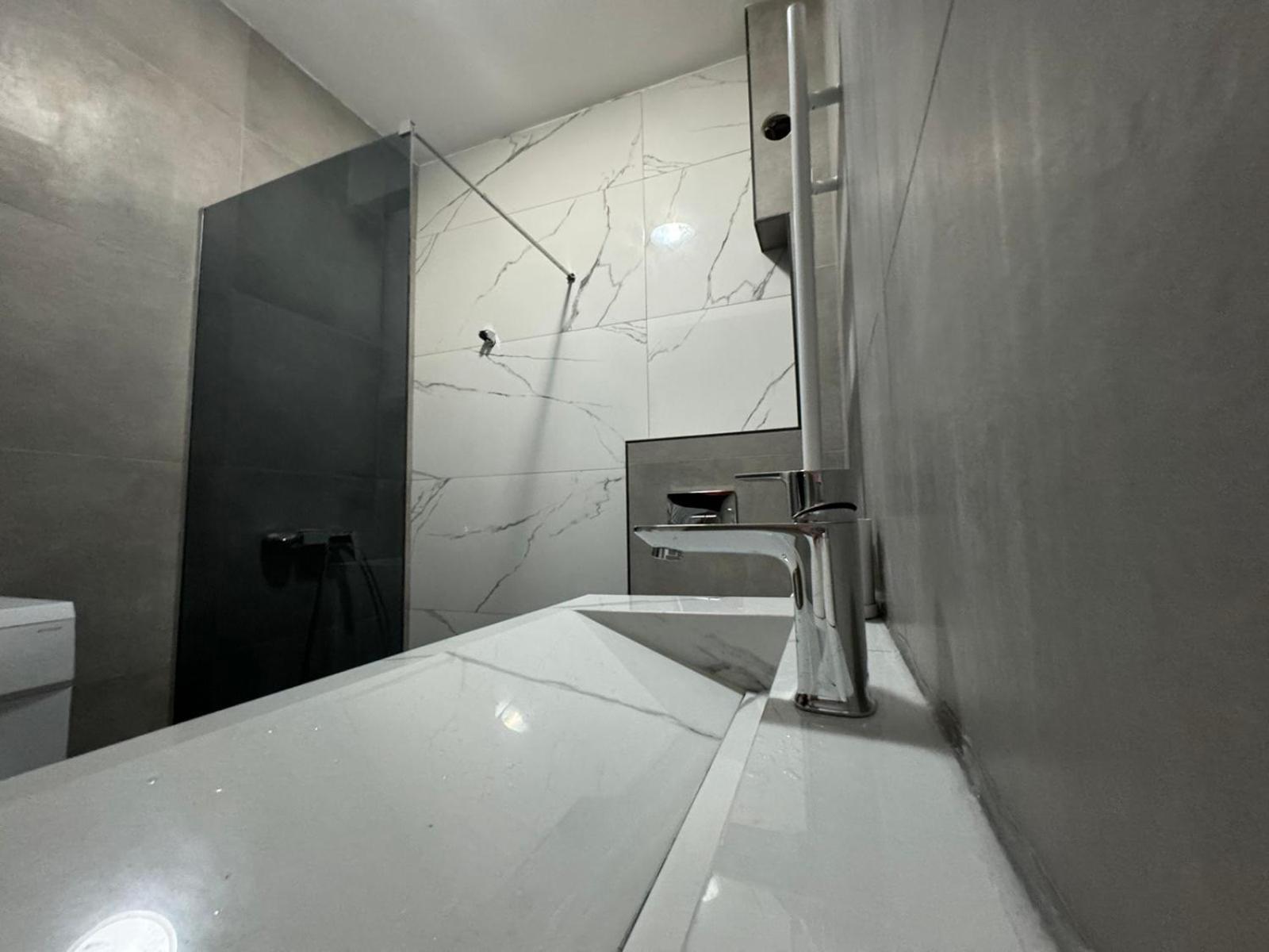 Gigi Apartment By Eluxory Skopje Esterno foto